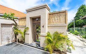 Mozon Garden Villa - A Tropical Paradise By The Beach